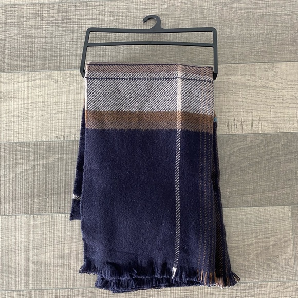 Patterned shawl - Picture 3 of 6